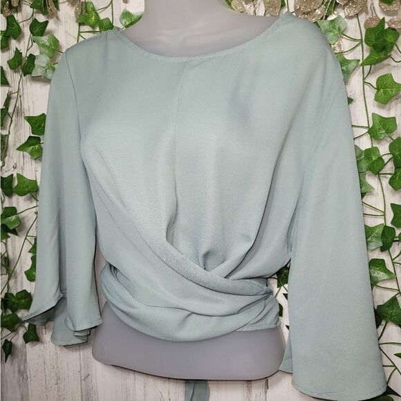 NWT Heart Hips Cropped Wrap Shirt - Picture 4 of 10